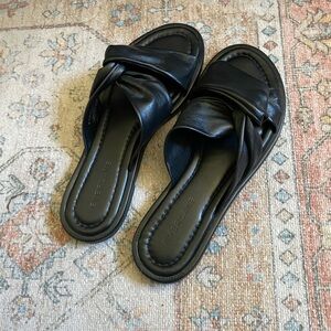 Everlane Day Twist Slide Sandals in black leather